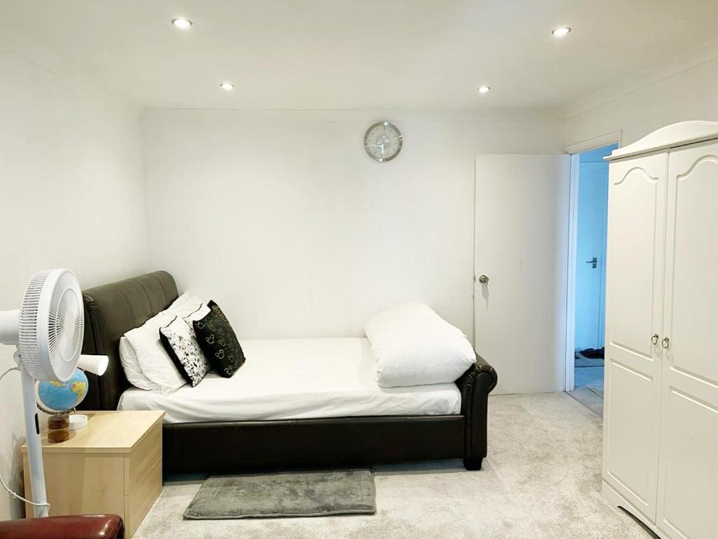 Blessings Of Peace Home Away From Home Cardiff Exterior foto